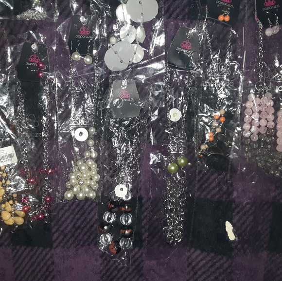 Paparazzi necklace/earring sets. - Picture 3 of 6
